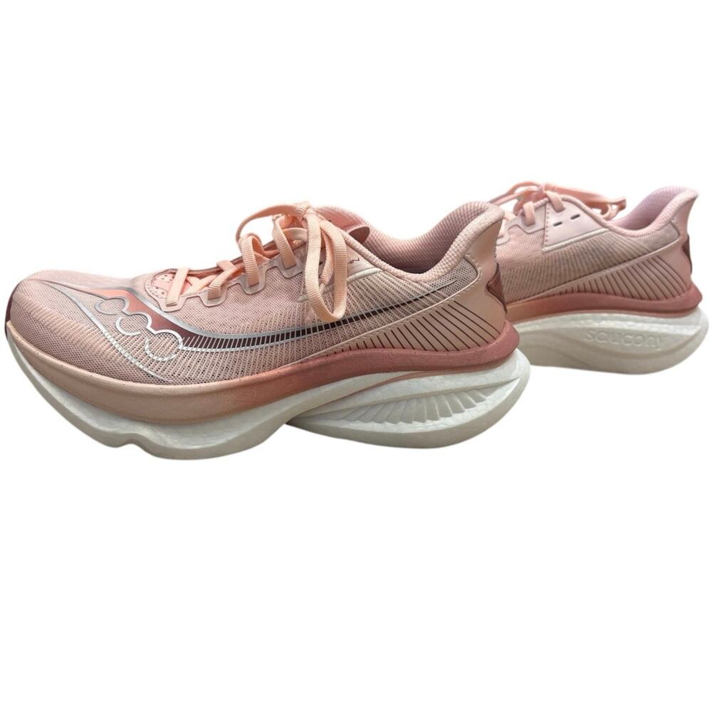 NWOT Womans Saucony Endorphin Azura Chic/Thrive Pink Running Shoes Size 8